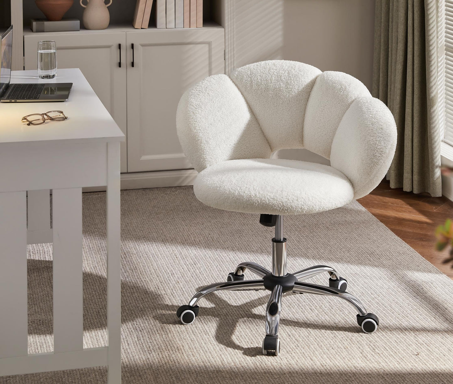 Yaheetech Office Chair, Ergonomic Swivel Chair, Cloud-Shaped Comfort Backrest, Height Adjustable, 136 kg Load, for Living Room Bedroom Office, White/Brown